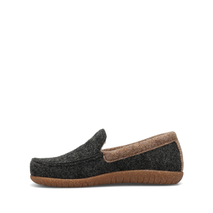 Instep Image of Foremost Stone Suede 40