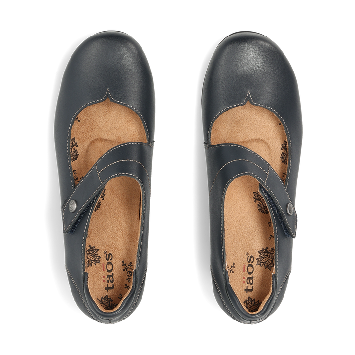 Top down image of Newsy Navy Size 6
