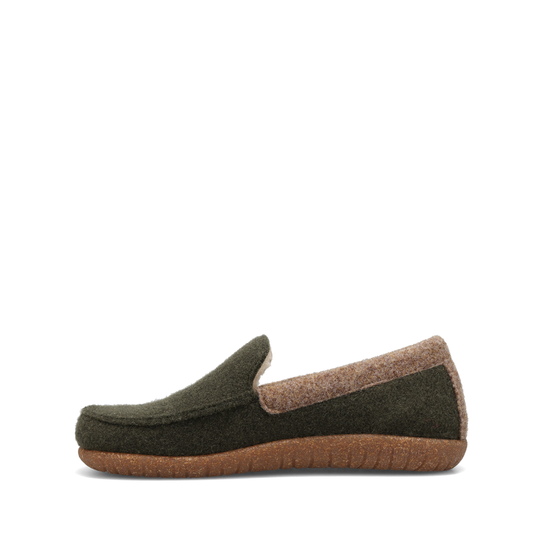 Instep Image of Foremost Stone Suede 40