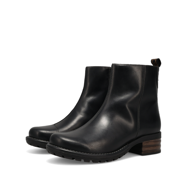 Pair Image of Foremost Stone Suede 40